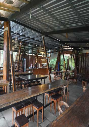 Pemandangan Resto Situ Gunung